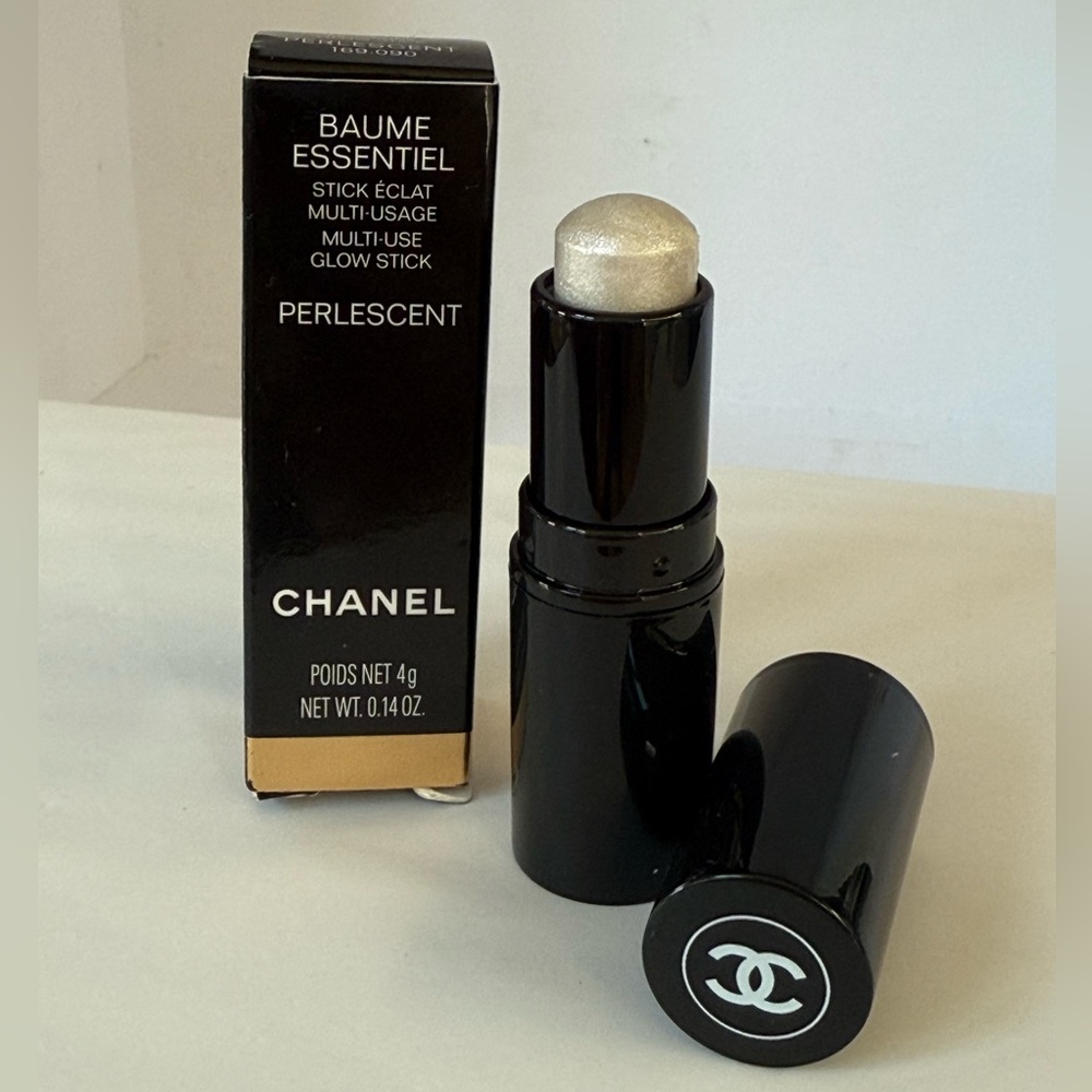 CHANEL Baume Essentiel Multi-Use Glow Stick - Pearlescent